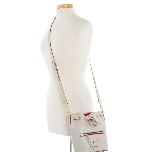 NWT Dooney & Bourke Florentine Ecru In Color Leather Crossbody Bag, Clas… - Picture 9 of 10